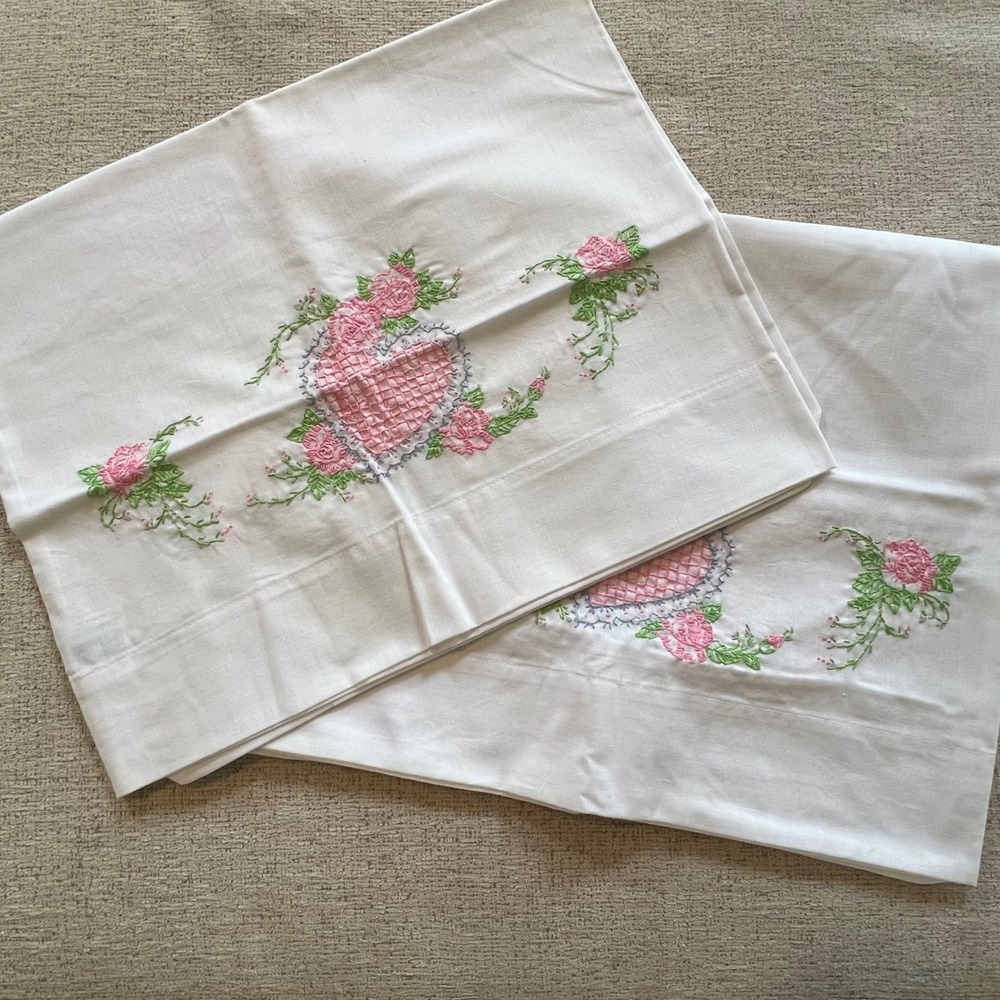 Vintage Thomaston American Mood Embroidered Heart Rose Pillowcase Pair White 2pk